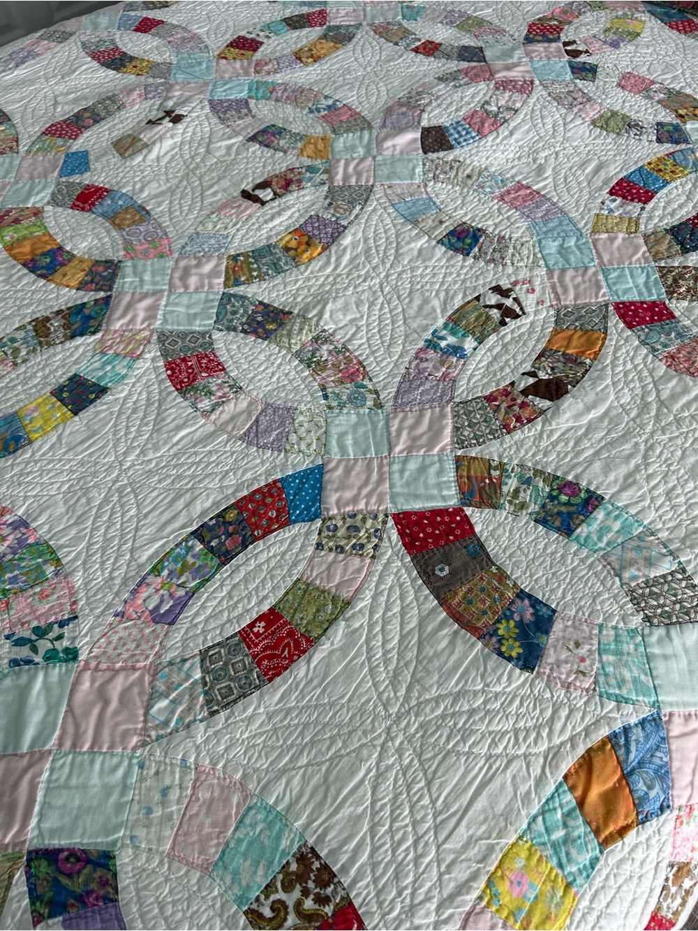 Handmade Double Wedding Ring Patchwork Quilt - White with Multicolor Rings